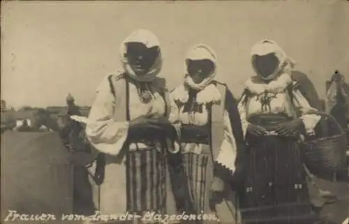 Foto Ak Frauen in mazedonischen Trachten, Gruppenfoto