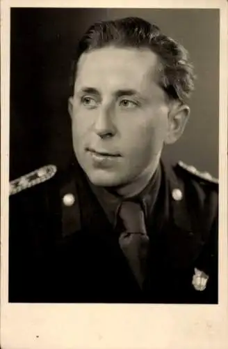 Foto KVP Polizei DDR, Polizist in Uniform