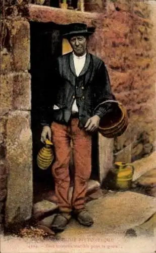 Ak Normandie, Mann in Volkstracht, Krug, Korb