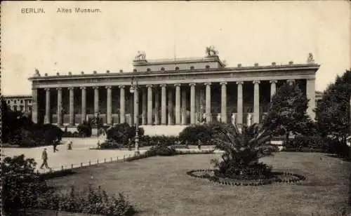 Ak Berlin Mitte, Alexanderplatz, Altes Museum, historische Architektur, Park, Spaziergänger