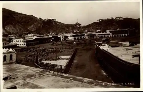 Ak Aden Jemen, The Crescent, Gartenanlage, architektonische Gebäude, Landschaft
