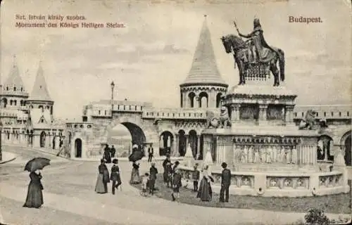 Ak Budapest Ungarn, Monument des Königs Heiligen Stefan, Reiterstatue, s Gebäude, Spaziergänger, 