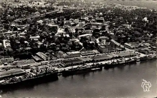 Ak Douala Duala Kamerun, Luftaufnahme von  Hafen, Quartier Bonanjo, Schiffe am Ufer