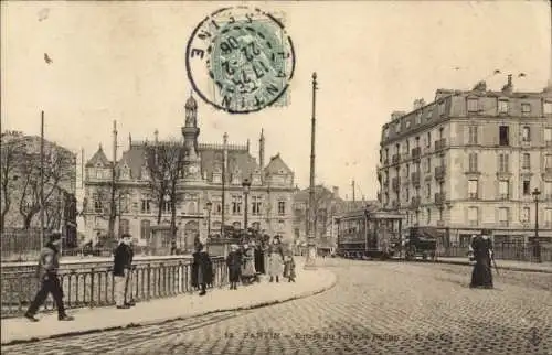 Ak Pantin Seine Saint Denis, Vorderansicht des Gebäudes, Straßenlaternen, Passanten, Tram