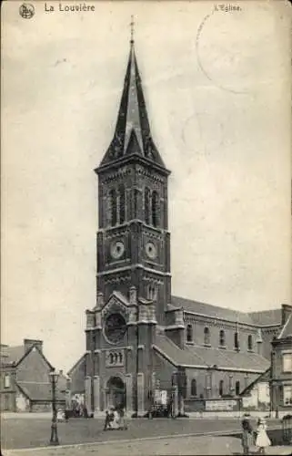 Ak La Louvière Wallonien Hennegau, Kirche mit hohem Turm, Gebäude auf dem Platz,  