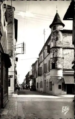 Ak Sainte Foy la Grande Gironde, Rue Victor-Hugo, Tour du XV
