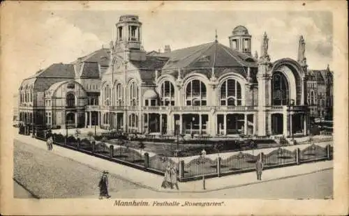 Ak Mannheim in Baden, Festhalle Rosengarten,  Architektur, Menschen auf der Straße