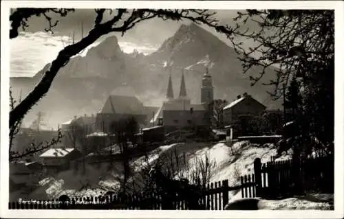 Ak Berchtesgaden Oberbayern, Gotzenalm, Berglandschaft, Kirche,  Gebäude, schneebedeckte Bäume
