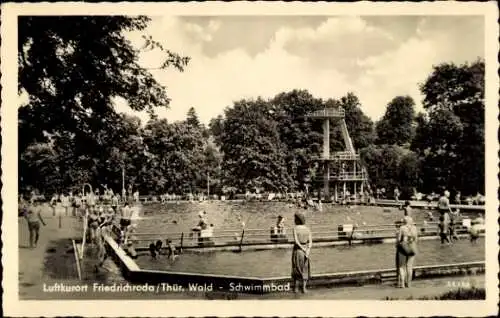 Ak Friedrichroda im Thüringer Wald, Luftkurort  Schwimmbad, Wälder, Schwimmer, Freizeitaktivitäte