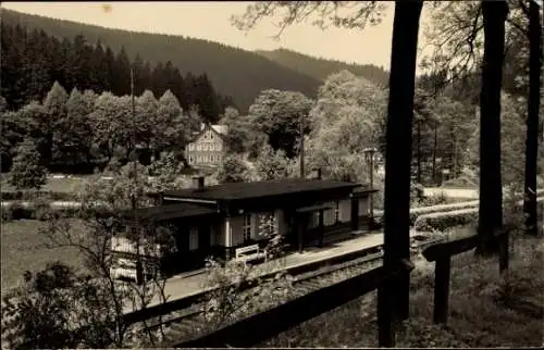 Ak Meuselbach Schwarzmühle Thüringer Wald, Die Gleisseite vom Bahnhof, Bahnsteig