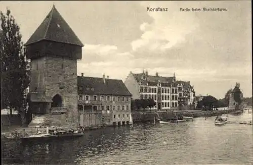 Ak Konstanz am Bodensee, Rheintorturm, Gebäude am Wasser, Boote, ruhige Flusslandschaft