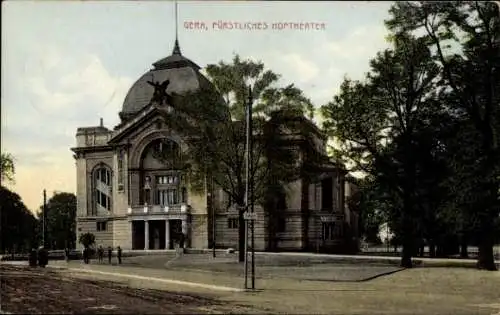 Ak Gera in Thüringen, Pürstliches Hoftheater, Architektur, Bäume, Straße, Personen