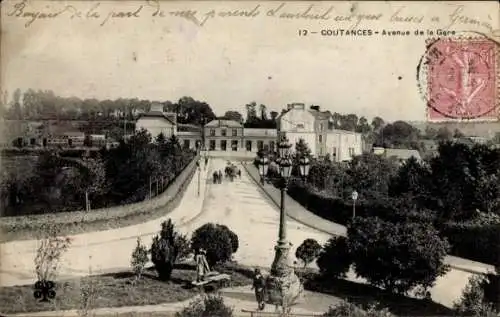 Ak Coutances Manche, Avenue de la Gare, Gartenlandschaft,  Gebäude, 