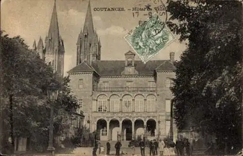 Ak Coutances Manche, Hotel de Ville,  Architektur, mehrstöckig, Türme
