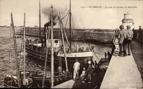 Ak Quiberon Morbihan, Blick auf den Hafen, Dampfschiff, wartende Menschen