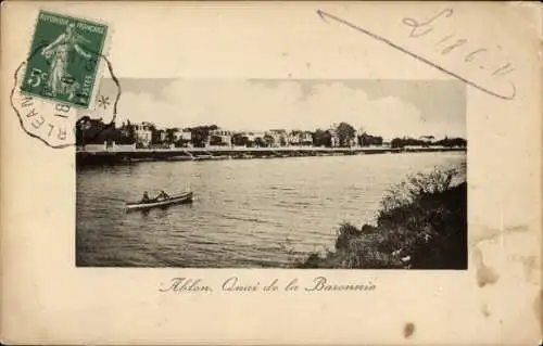 Ak Ablon Calvados, Schöne Landschaft, Boot auf dem Wasser, Stadt im Hintergrund