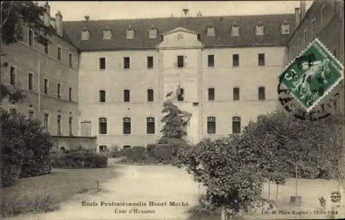 Ak Henri-Mathé-Berufsschule, Ehrenhof