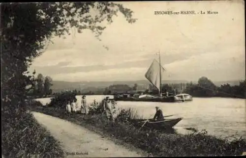 Ak Monneaux Essômes-sur-Marne Aisne, Schiff auf dem Wasser, Flusslandschaft, Spaziergänger am Ufe