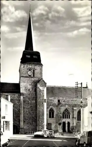 Ak Saint Gilles Croix de Vie Vendée, Kirche mit Turm,  Architektur, Autos, Wolken im Himmel