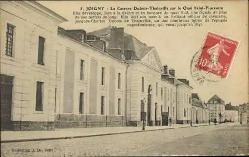 Ak Joigny Yonne, Caserne Dubois-Thainville, Quai Saint-Florentin,  Bauwerke, 200 Meter, Napoleoni
