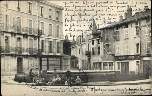 Ak Anjou Saint Clément de la Place, Historische Stadtansicht, Männergruppe auf der Straße, alte G