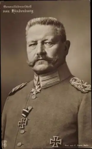 Ak Generalfeldmarschall von Hindenburg, Portrait, Uniform, Orden