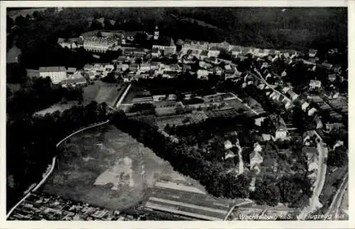 Ak Wechselburg in Sachsen, Luftaufnahme von Wechselburg, Häuser, Felder, Landschaft