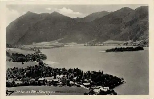 Ak Schliersee in Oberbayern, Luftaufnahme des Schliersees, Berge im Hintergrund, idyllische Lands