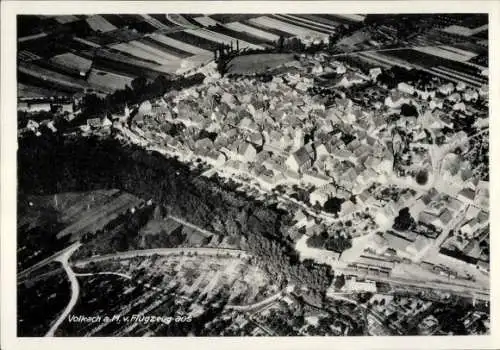 Ak Volkach am Main Unterfranken, Luftaufnahme von   Architektur, landwirtschaftliche Felder