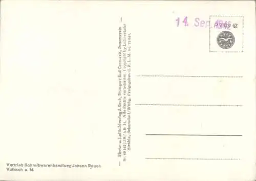 Ak Volkach am Main Unterfranken, Luftaufnahme von Volkach, Häuser, Bäume, Landschaft