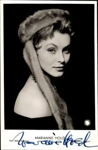 Ak Schauspielerin Marianne Hold, Portrait, Pelz, Autogramm