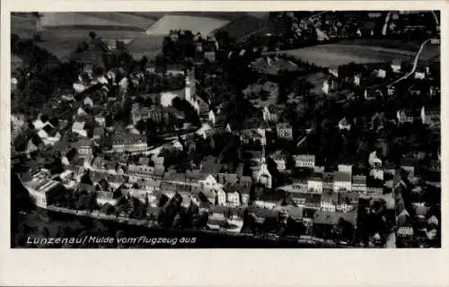 Ak Lunzenau in Sachsen, Luftaufnahme von  Stadtansicht,  Architektur
