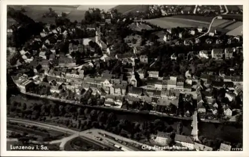 Ak Lunzenau in Sachsen, Luftaufnahme von   Architektur, Fluss, ländliche Umgebung