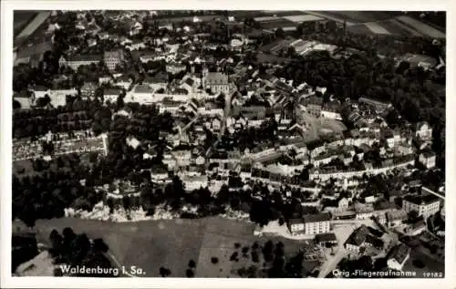 Ak Waldenburg in Sachsen, Luftaufnahme von   Gebäude, grüne Landschaft