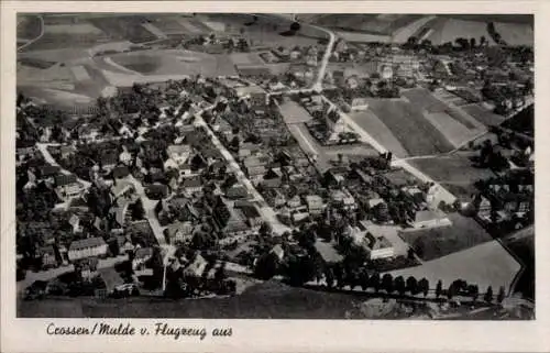 Ak Crossen an der Mulde Zwickau Sachsen, Luftaufnahme von  Häuser, Felder, Flugzeugaufnahme