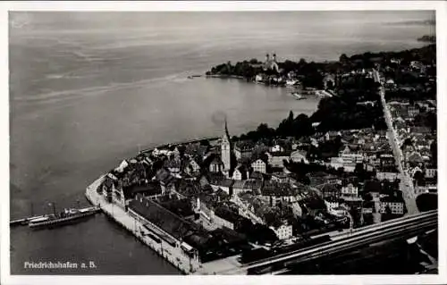 Ak Friedrichshafen am Bodensee, Luftaufnahme von  Bodensee,  Gebäude, Hafen
