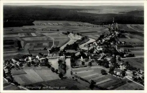 Ak Schöngeising in Oberbayern, Luftaufnahme, Landstraße, Häuser, Fluss, Felder, Kirche