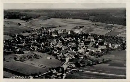 Ak Kirchberg an der Iller, Luftaufnahme von Kirchberg, Kirche sichtbar, ländliche Umgebung