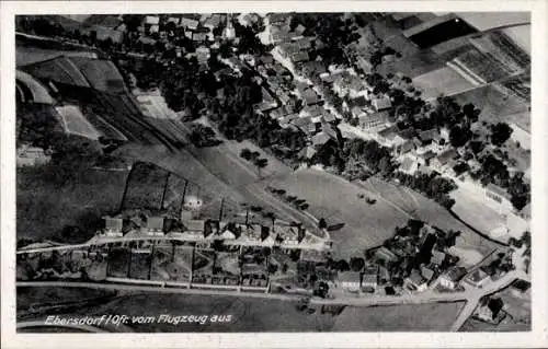 Ak Ebersdorf in Thüringen, Luftaufnahme von  Wohngebäude, Felder, Straßen