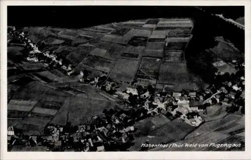 Ak Hasenthal Sonneberg in Thüringen, Luftaufnahme, Thüringer Wald, kleine Siedlungen, Felder, Lan