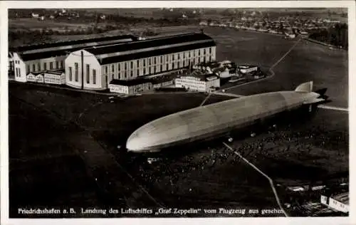 Ak Friedrichshafen am Bodensee, Luftschiff Graf Zeppelin, Landung, Flugzeugansicht, Historisches 
