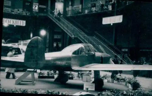 Foto Flugzeug, Zivilflugzeug, Luftfahrt, Ausstellung