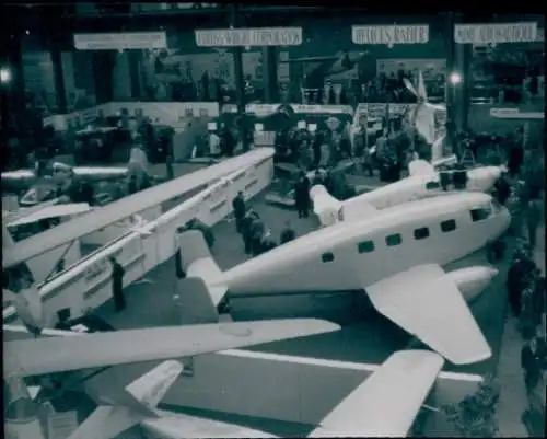 Foto Luftfahrt, Flugzeug, Ausstellung, Militärflugzeuge
