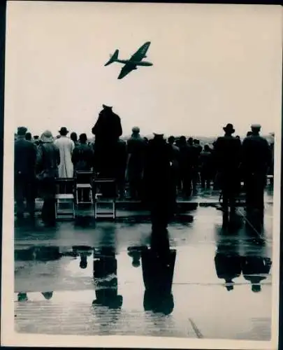 Foto Luftfahrt, Britisches Militärflugzeug, Canberra B.8