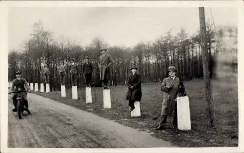 Foto Ak Overberge Bergkamen in Westfalen, Motorrad, Männer, April 1930