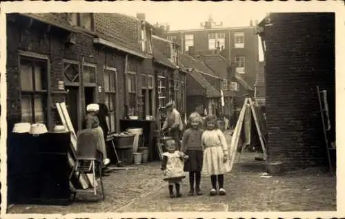 Foto Ak Scheveningen Den Haag Südholland, Straße, Häuser, Kinder