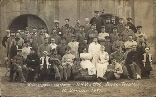 Foto Ak Berlin Treptow, Kriegergenesungsheim, Januar 1915, Deutsche Soldaten in Uniformen