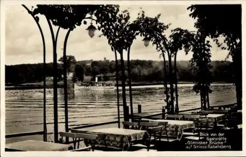 Ak Potsdam, Blick von der Glienicker Brücke auf Schloss Babelsberg