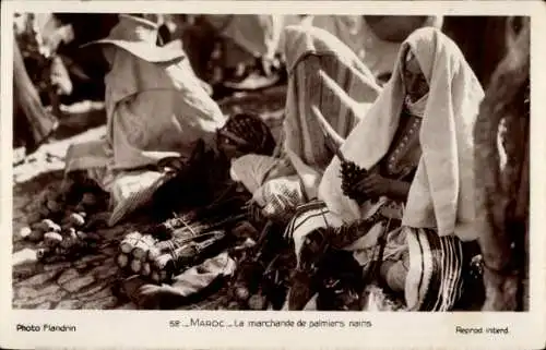 CPA Maroc, La marchande de palmiers nains