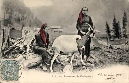 Ak Chambery Savoie, Zwei Frauen in traditioneller Kleidung melken eine Ziege.
